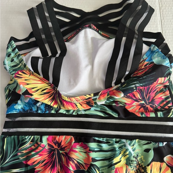 Size small tropical one piece swim suit - Picture 6 of 7